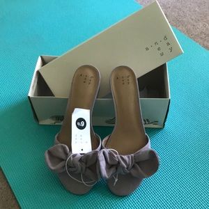 NWT lavender suede bow slides